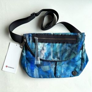Lululemon Festival Bag II Sun Dazed Multi Blue Black NWT